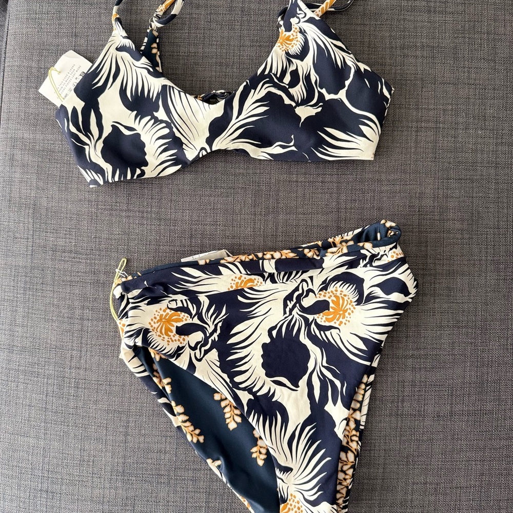 Maaji Navy and White Floral Bikini Top M